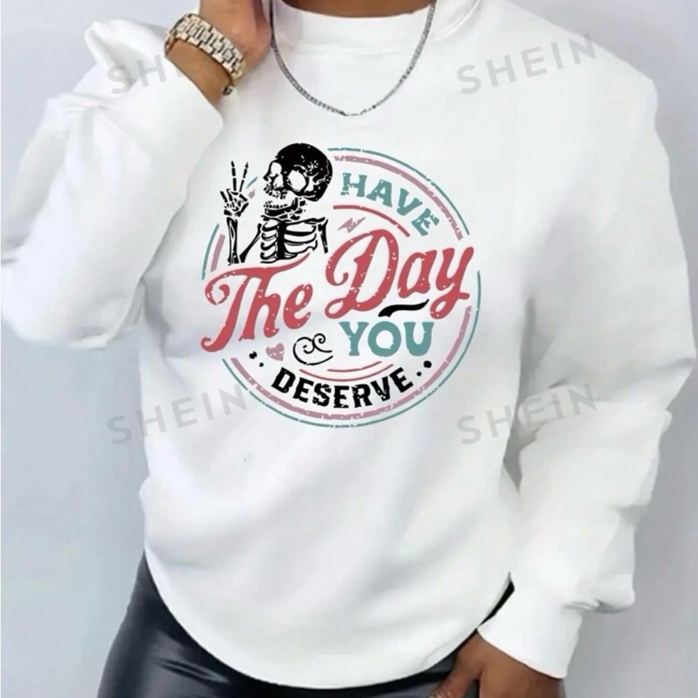 Women’s sweatshirt 🤍